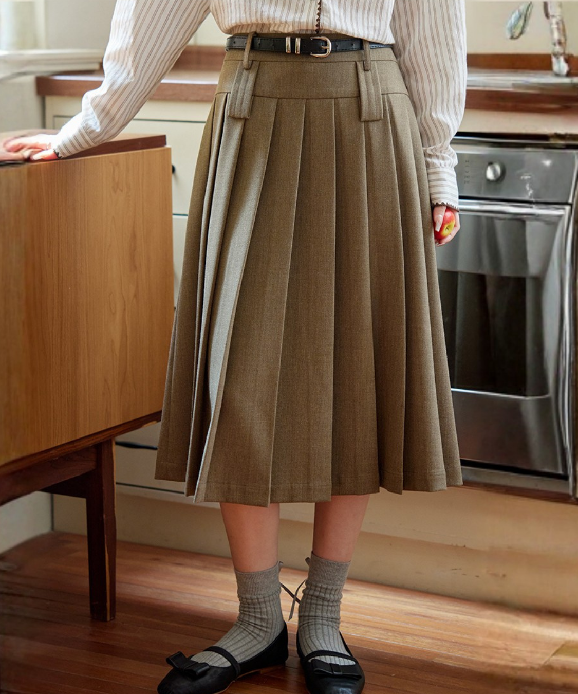 ベルトループ付きボックスプリーツミモレスカート