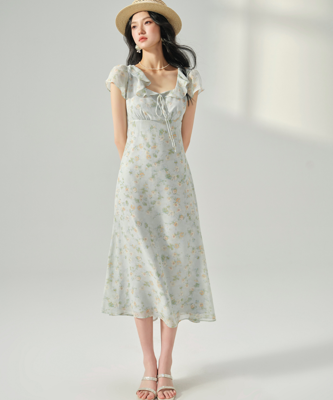 フリルスリーブ胸元リボン付きワンピース