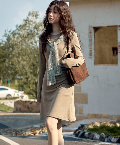 片側ギャザー入りレースタイワンピース