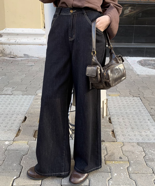 No. 2: Loose straight high-waisted denim