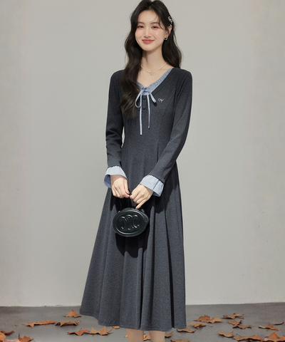チェックカフスVネックフレアニットワンピース