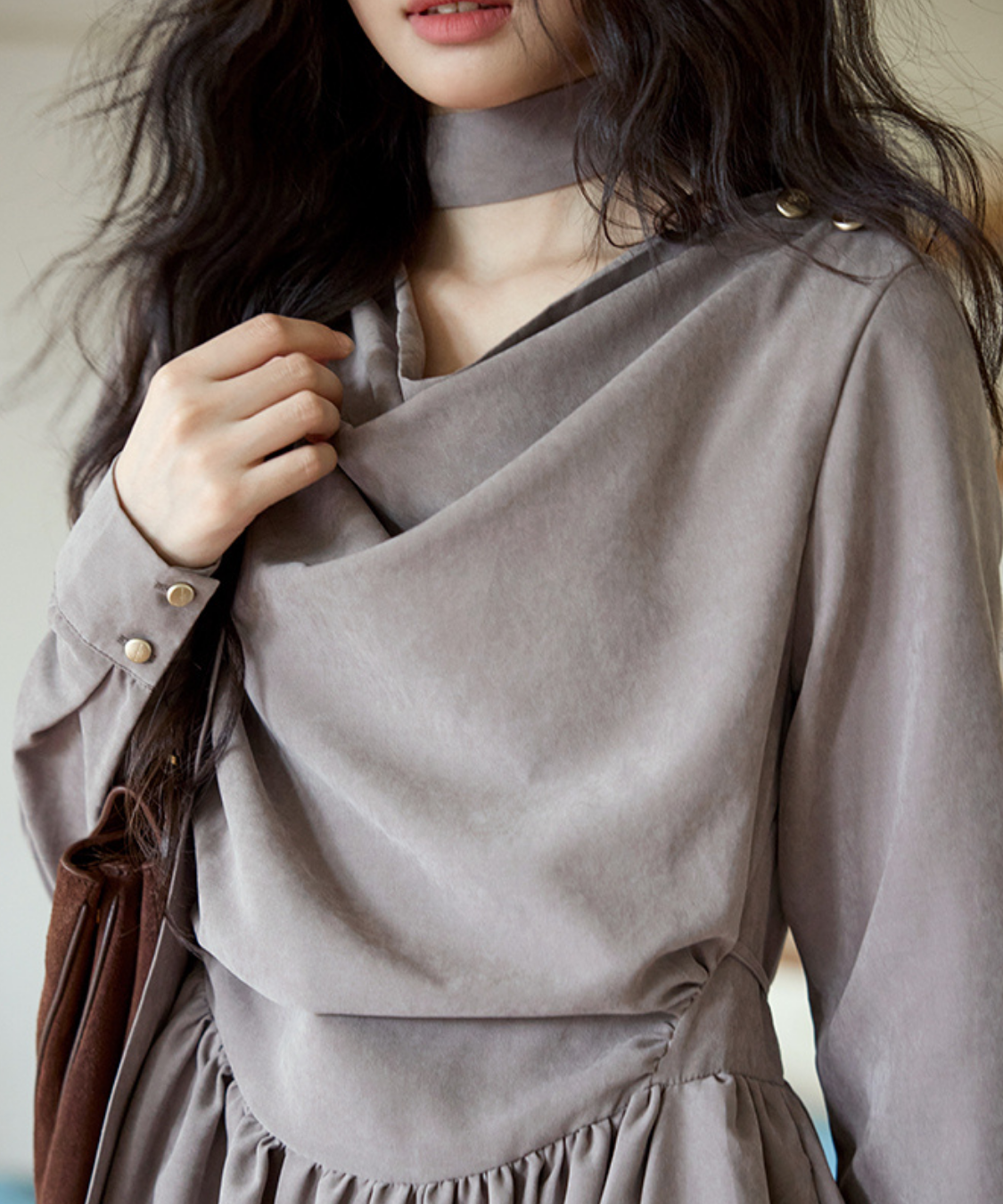 ウエストギャザードレープネックロングワンピース