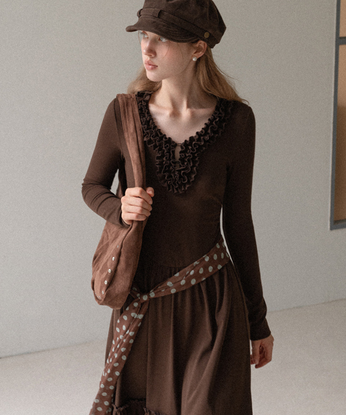 フリル付きラウンドネックティアードワンピース