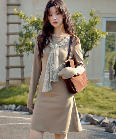 片側ギャザー入りレースタイワンピース