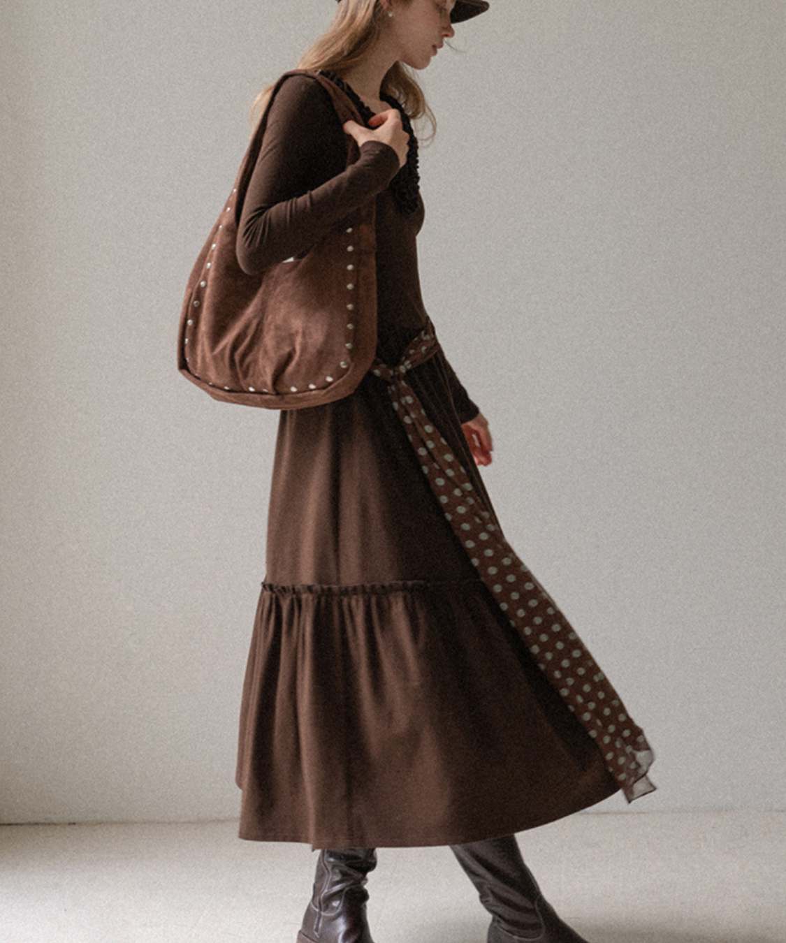 フリル付きラウンドネックティアードワンピース