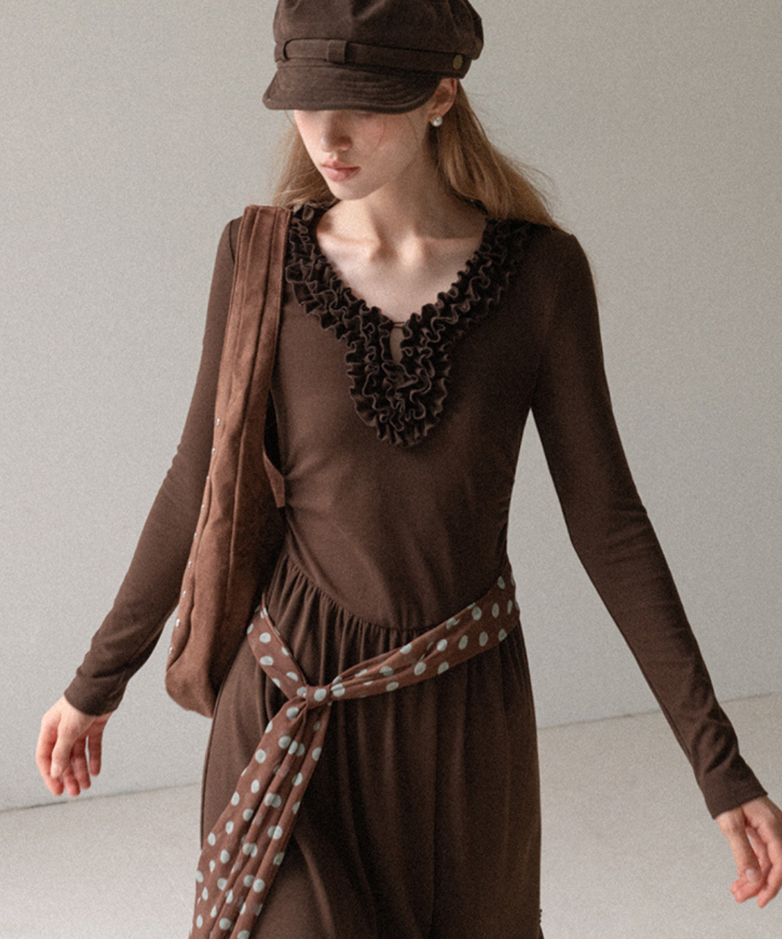 フリル付きラウンドネックティアードワンピース