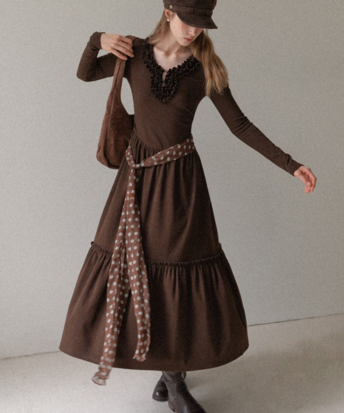 フリル付きラウンドネックティアードワンピース