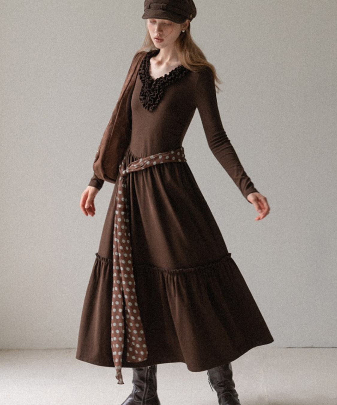 フリル付きラウンドネックティアードワンピース