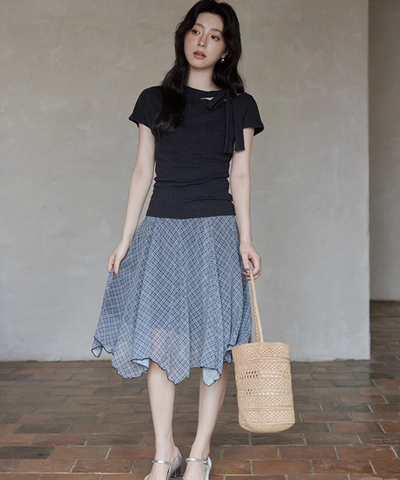 タイトシルエットカットアウトネックリボンTシャツ