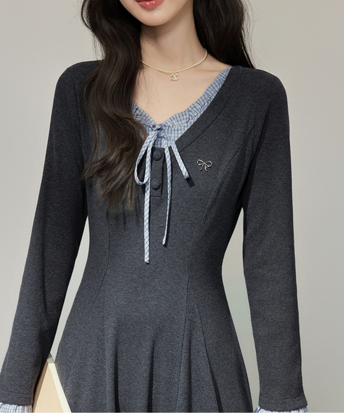 チェックカフスVネックフレアニットワンピース