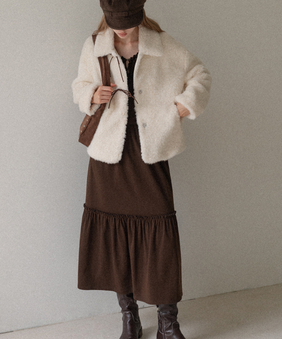 フリル付きラウンドネックティアードワンピース