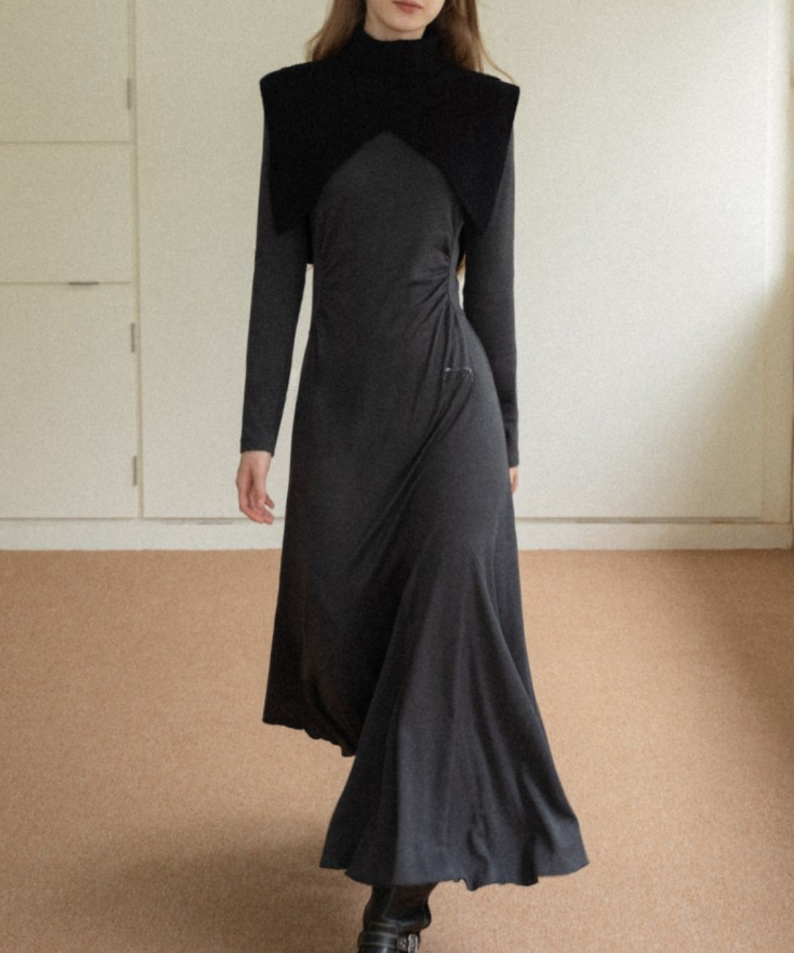 モックネックウエストドレープマーメイドワンピース