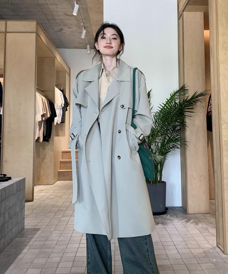 【春編】「トレンチコート×デニムパンツ」でラフに仕上げる【40代~】