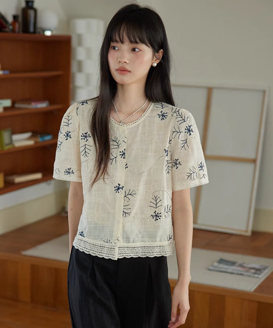 フラワー刺繍スカラップレースブラウス