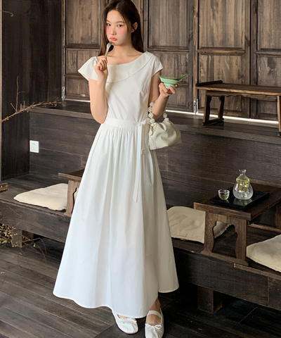 アシンメトリーフラットカラーベルト付きワンピース