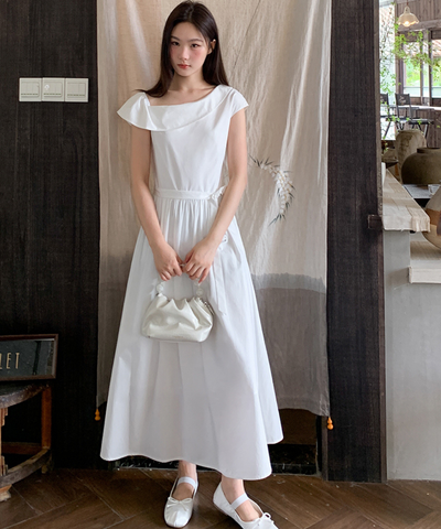 アシンメトリーフラットカラーベルト付きワンピース