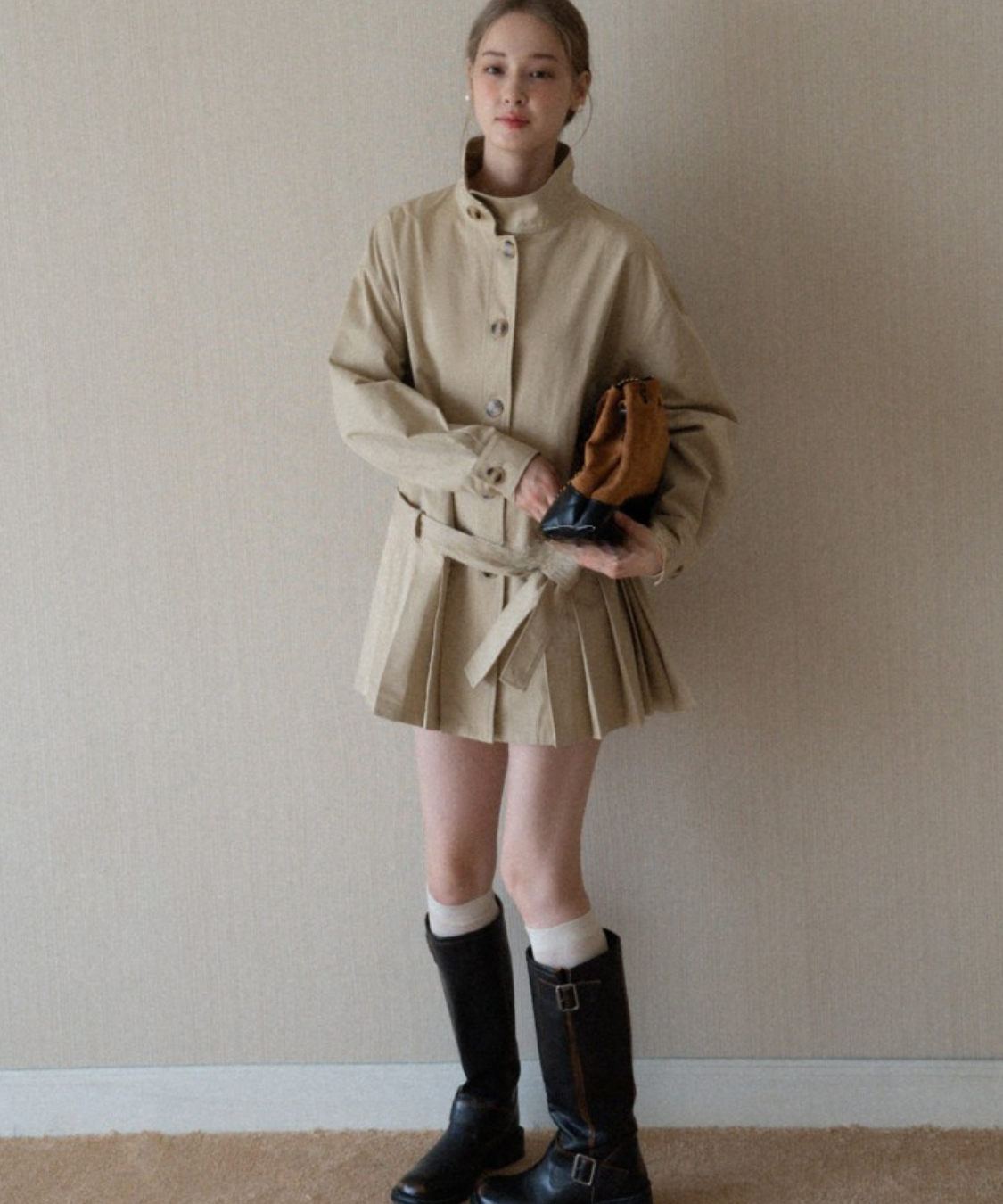 スタンドカラープリーツ切替ウエストリボンコート