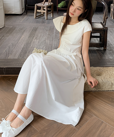 アシンメトリーフラットカラーベルト付きワンピース