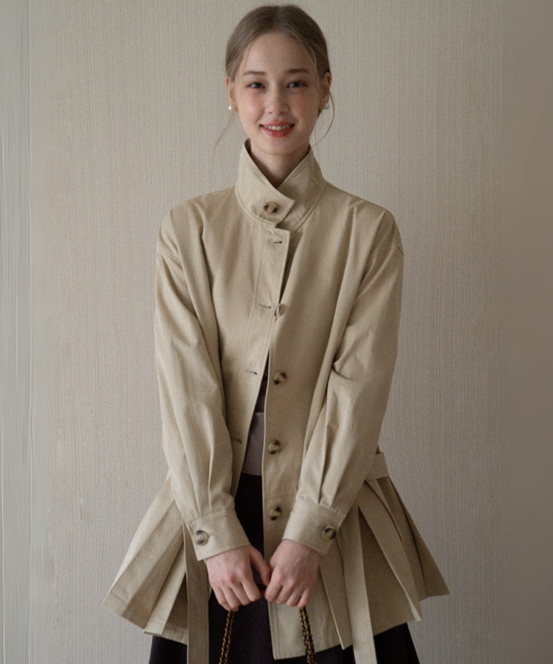 スタンドカラープリーツ切替ウエストリボンコート