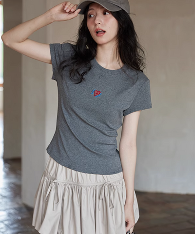 ワンポイントハートTシャツ