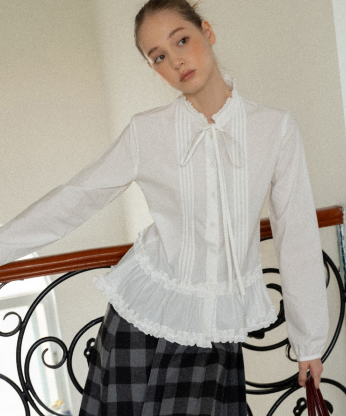 フリルスタンドカラーペプラムブラウス