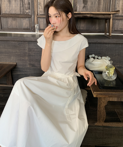 アシンメトリーフラットカラーベルト付きワンピース