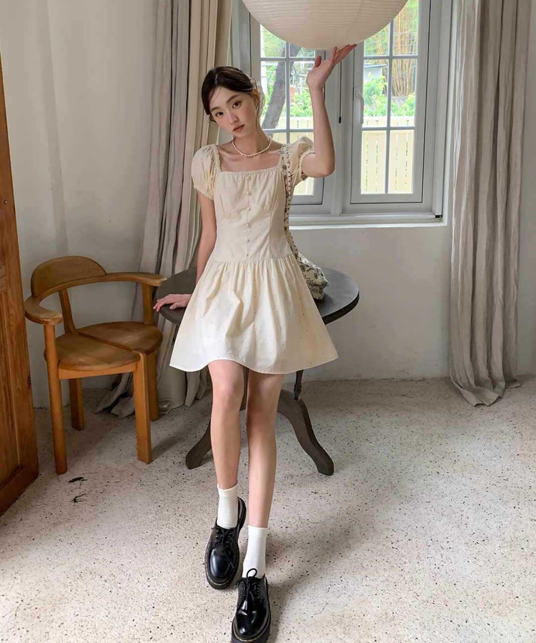 スクエアネックパフスリーブ小花刺繍ミニワンピース – jemiremi