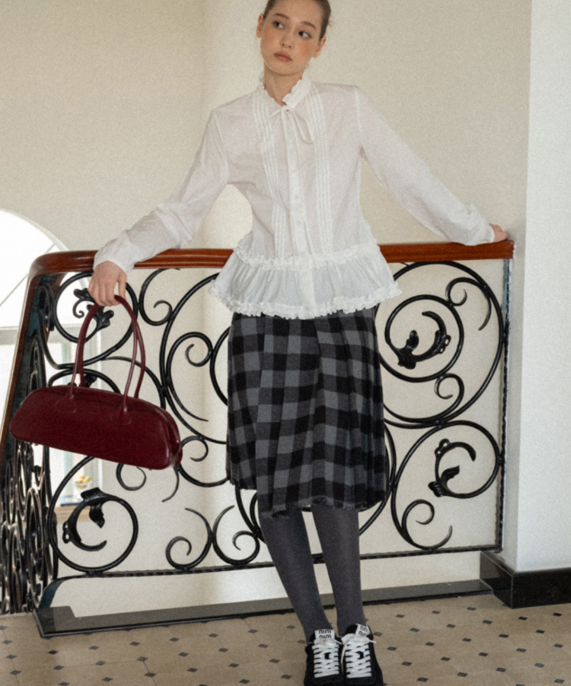 フリルスタンドカラーペプラムブラウス