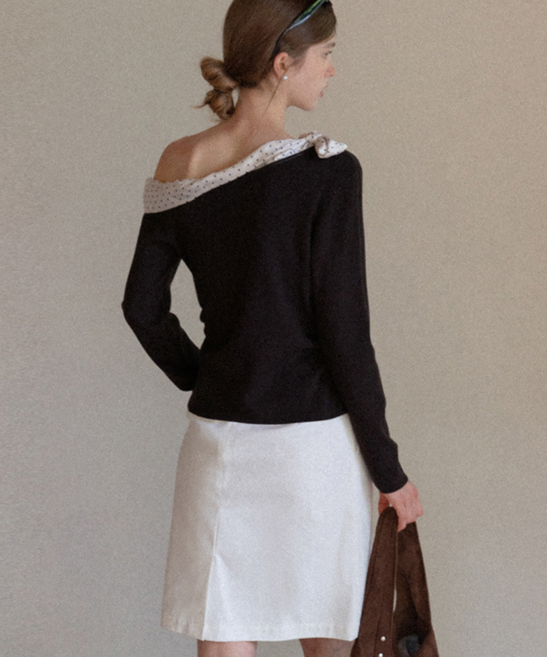 ドット柄ワンショルダーリボン付きトップス