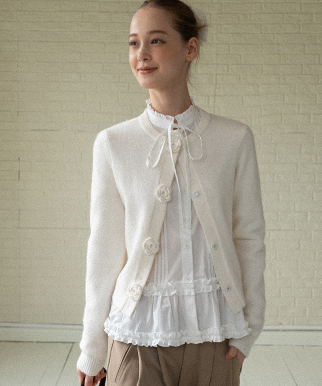 フリルスタンドカラーペプラムブラウス