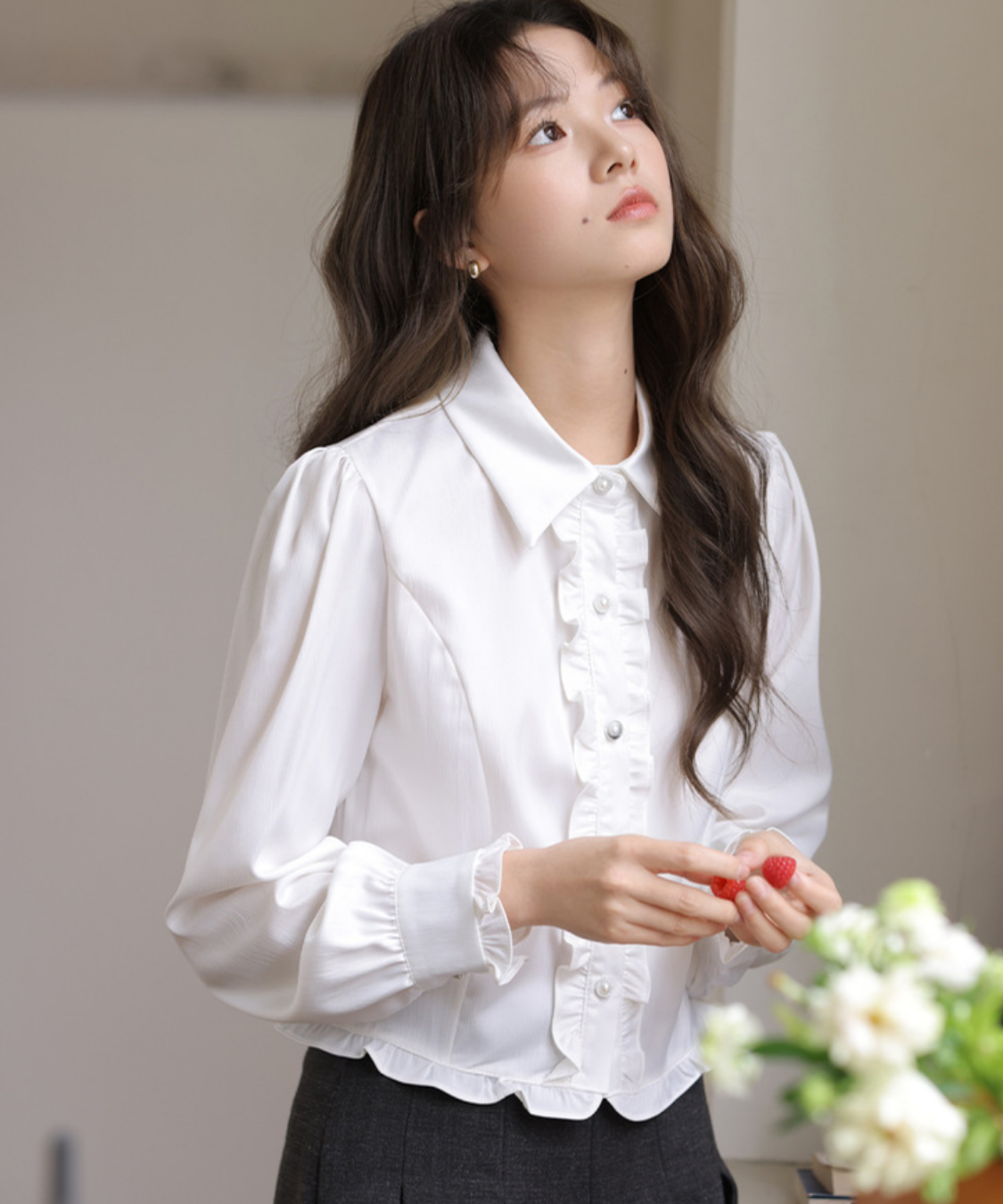 シャツカラーフロントフリルパールボタンブラウス