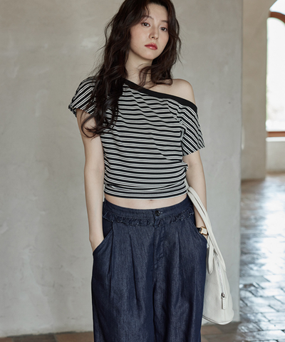 オフショルダーボーダー柄バックオープンカットソー