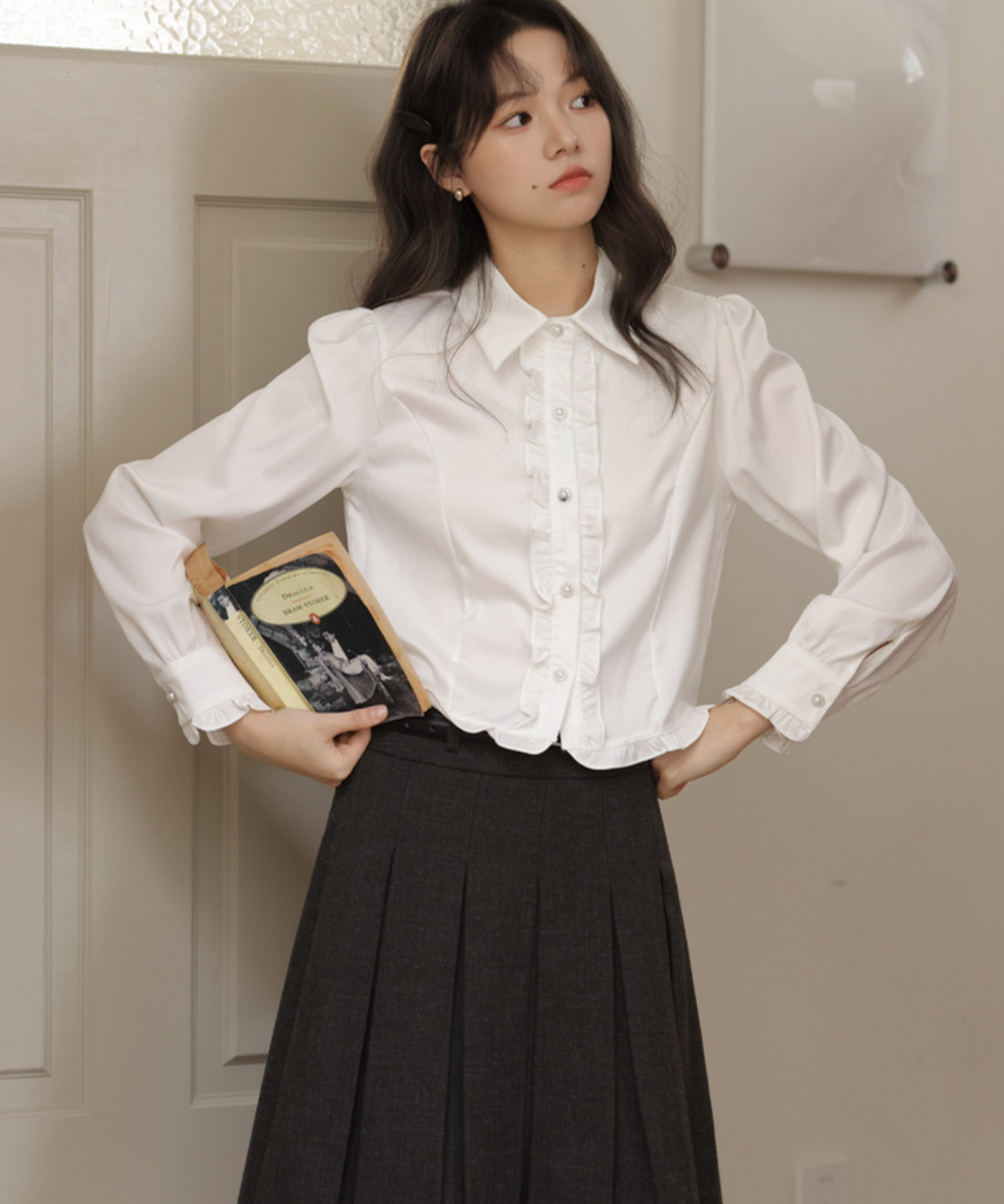 シャツカラーフロントフリルパールボタンブラウス