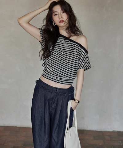 オフショルダーボーダー柄バックオープンカットソー