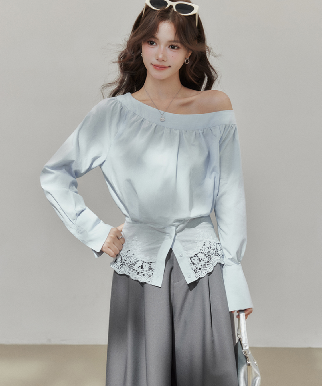 ワンショルレース切替シャーリングブラウス