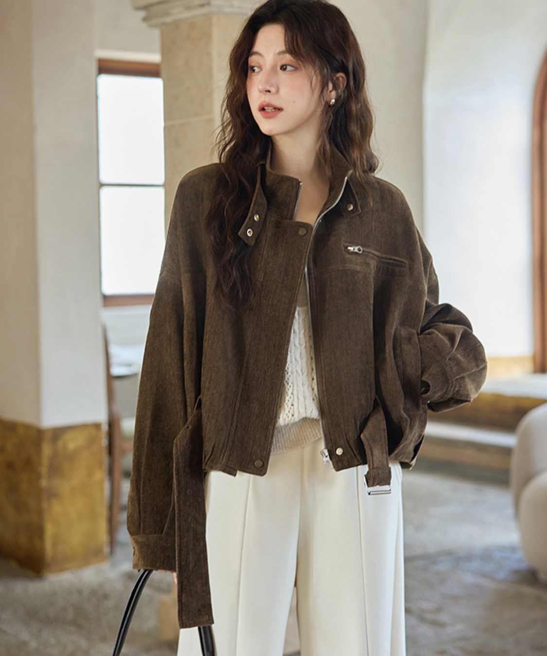 スタンドカラーベルト付きショートジャケット