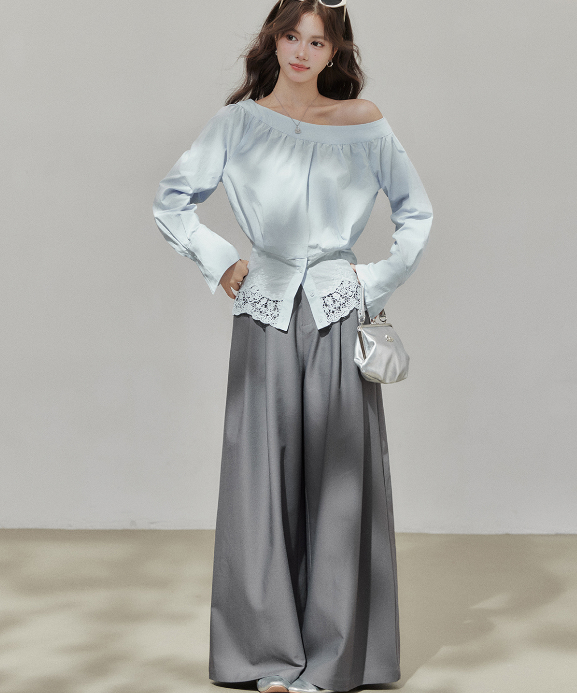 ワンショルレース切替シャーリングブラウス