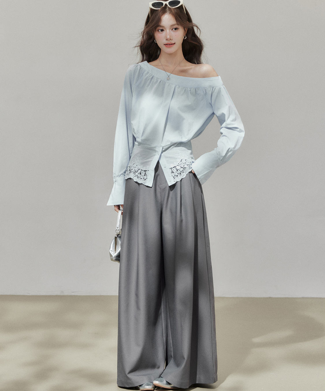 ワンショルレース切替シャーリングブラウス