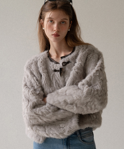 フェイクファーノーカラートグルボタンジャケット