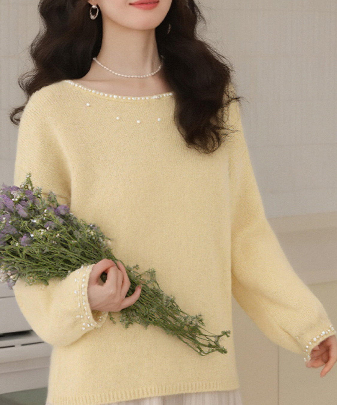 パール装飾ラウンドネックニット