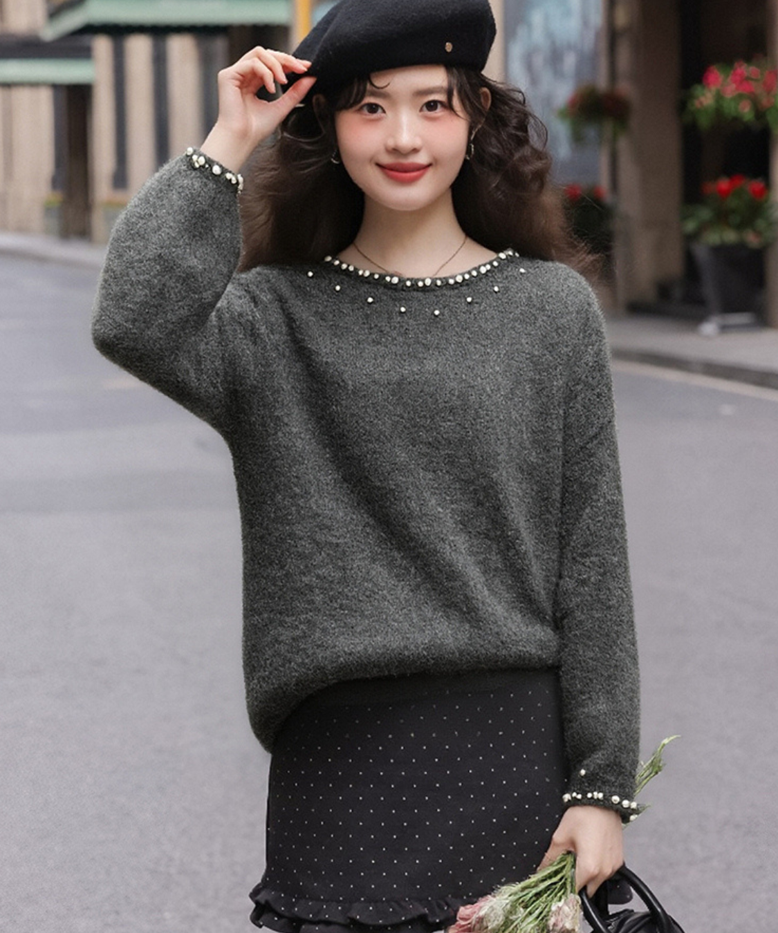 パール装飾ラウンドネックニット