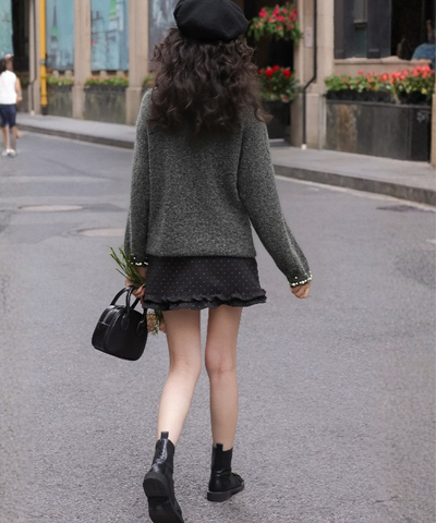 パール装飾ラウンドネックニット