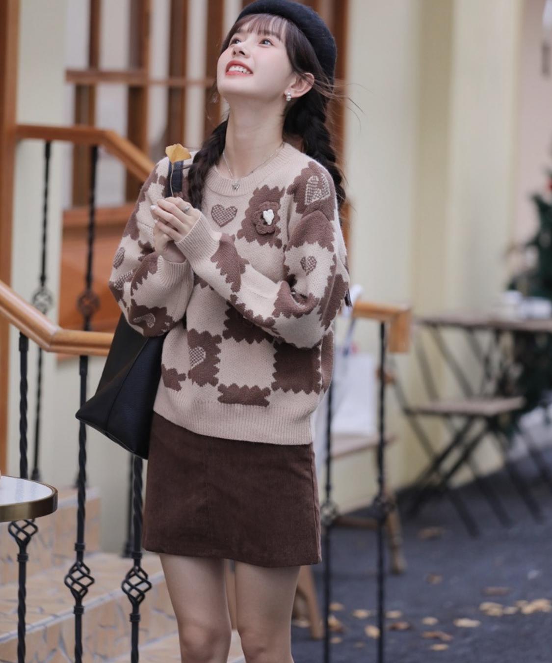 フラワーモチーフハート柄クルーネックニット