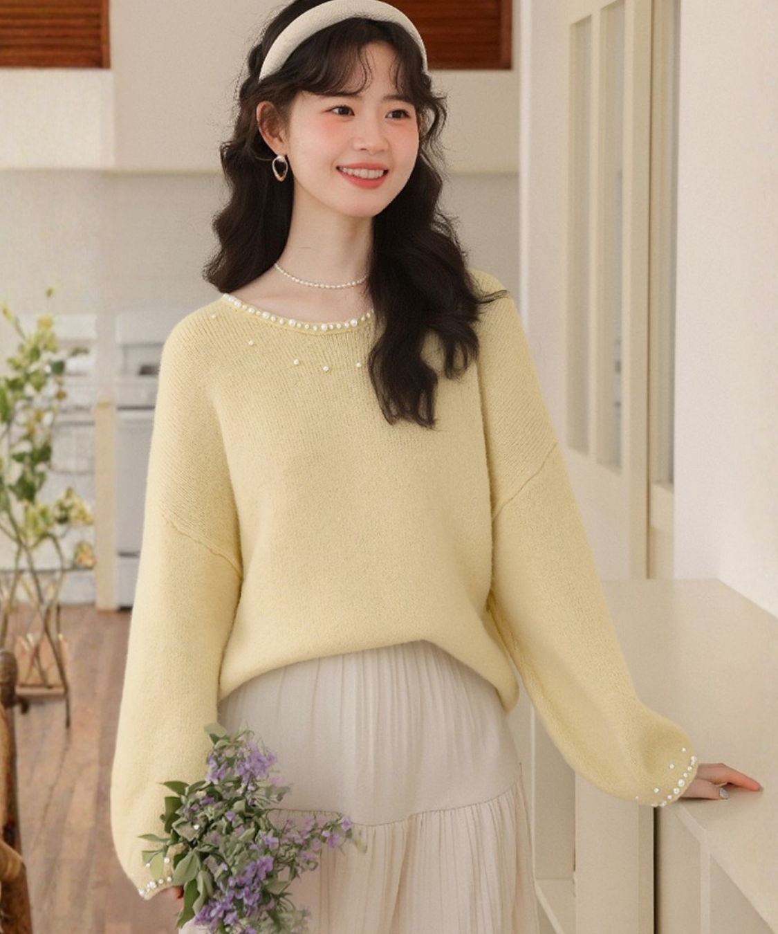 パール装飾ラウンドネックニット