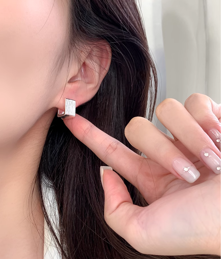 マットスクエアピアス – jemiremi（ジェミレミ）