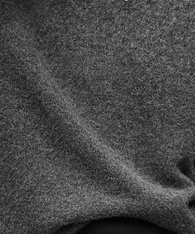 パール装飾ラウンドネックニット