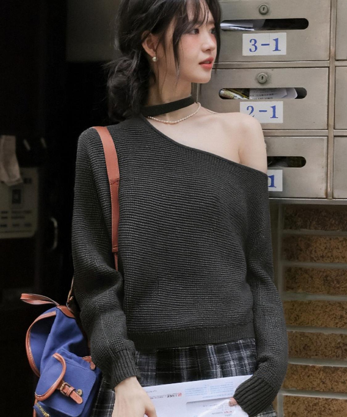 チョーカーデザインオフショルダーニット