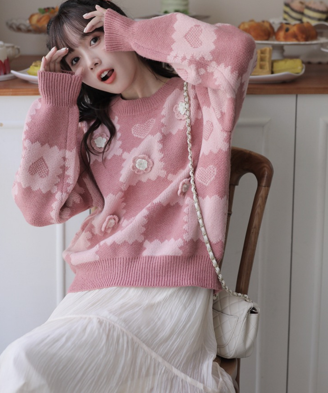 フラワーモチーフハート柄クルーネックニット