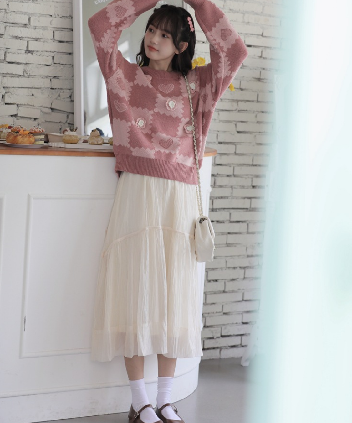 フラワーモチーフハート柄クルーネックニット