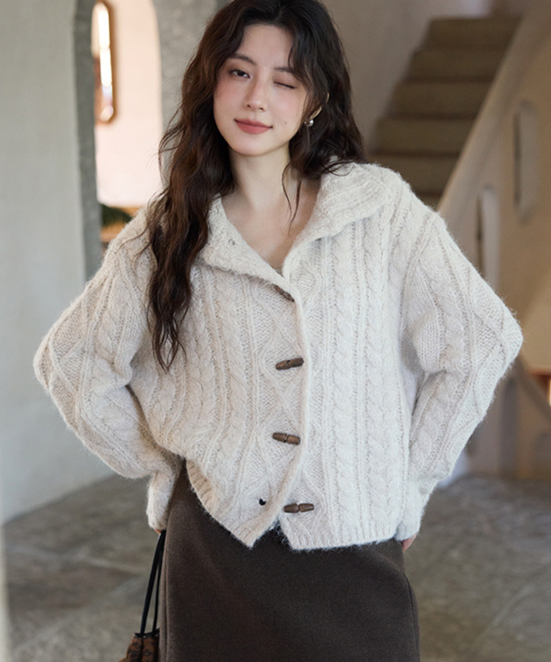トグルボタンケーブルニットカーディガン